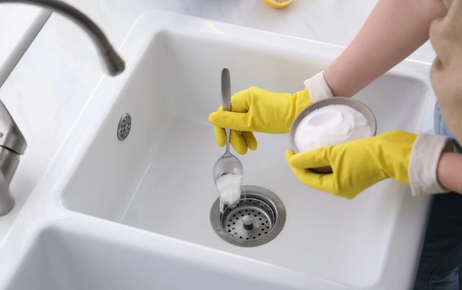 clean sink with baking soda